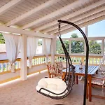 Foric Rab With Heated Pool, Sauna & Gym Apartmán *