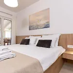 Apartmán Foric Rab With Heated Pool, Sauna & Gym *