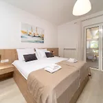 Foric Rab With Heated Pool, Sauna & Gym Apartmán *
