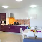 Apartmán Foric Rab With Heated Pool, Sauna & Gym *
