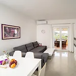 Apartmán Foric Rab With Heated Pool, Sauna & Gym Rab Town