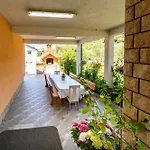 Foric Rab With Heated Pool, Sauna & Gym Apartmán
