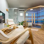 Apartmán Foric Rab With Heated Pool, Sauna & Gym *