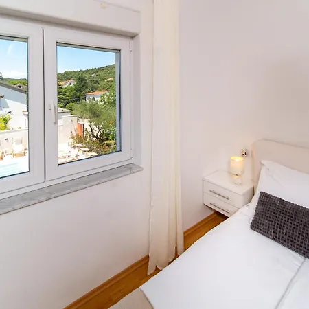 Foric With Outdoor Heated Pool Apartment Rab Town