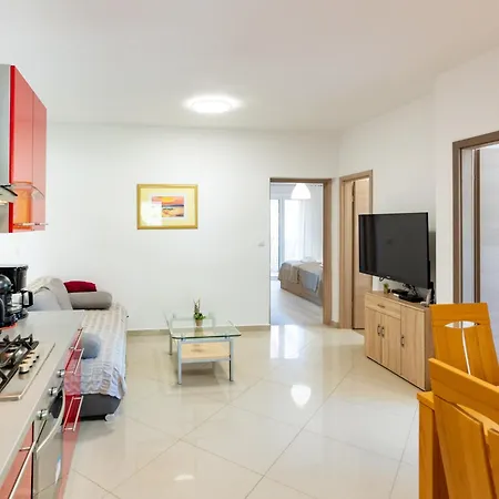 Apartment Foric With Outdoor Heated Pool Rab Town