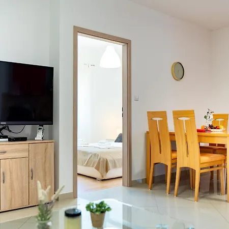 Foric With Outdoor Heated Pool * Rab Town