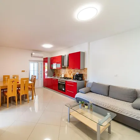 Foric With Outdoor Heated Pool