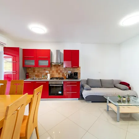 Foric With Outdoor Heated Pool Apartment