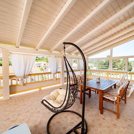 Apartment Foric With Outdoor Heated Pool Rab Town