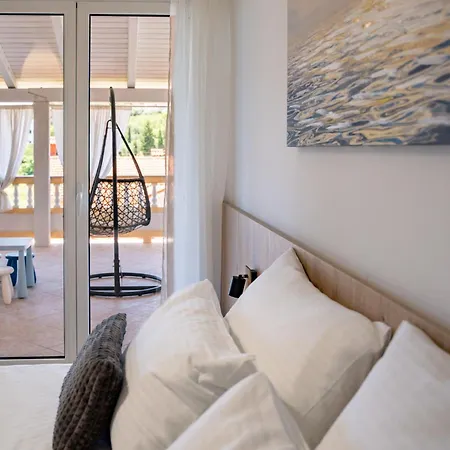 Foric With Outdoor Heated Pool *