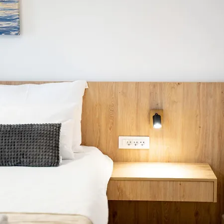 公寓 Foric Rab With Heated Pool, Sauna & Gym