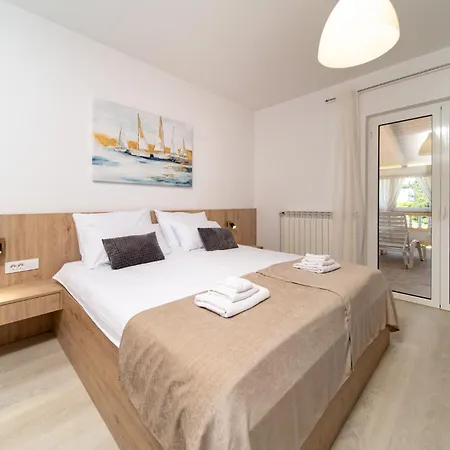 Foric With Outdoor Heated Pool アパート *