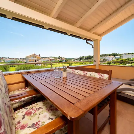 Apartment Foric With Outdoor Heated Pool Rab Town