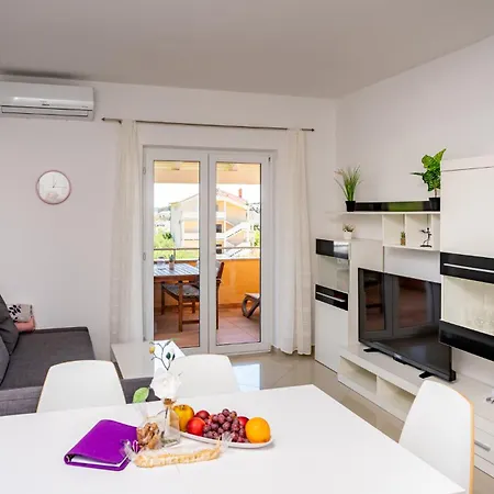 Foric With Outdoor Heated Pool * Rab Town