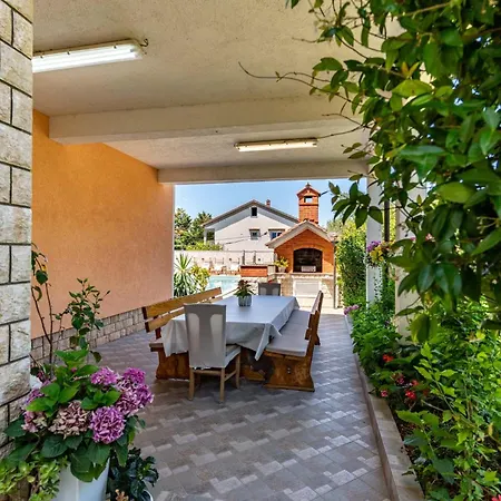Apartmán Foric Rab With Heated Pool, Sauna & Gym Rab Town