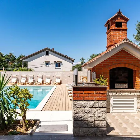 Apartamento Foric Rab With Heated Pool, Sauna & Gym