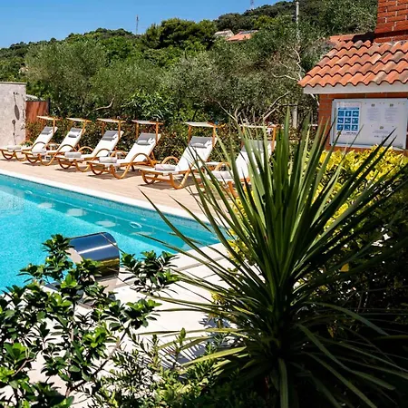 Foric With Outdoor Heated Pool Apartment Rab Town