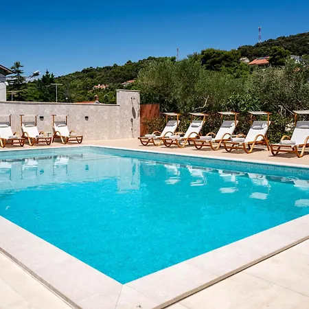 Foric With Outdoor Heated Pool * Rab Town