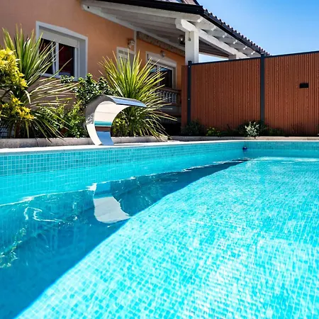 Foric With Outdoor Heated Pool * Rab Town