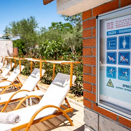 Foric With Outdoor Heated Pool Apartment Rab Town