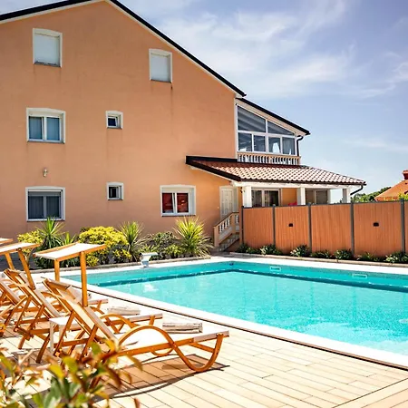 Foric With Outdoor Heated Pool Apartment Rab Town