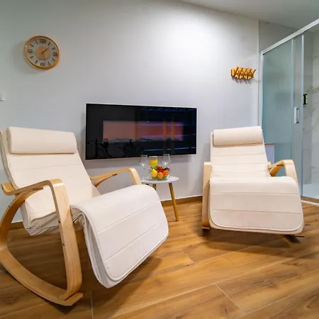 公寓 Foric Rab With Heated Pool, Sauna & Gym
