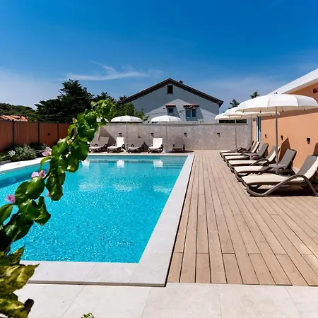 Foric Rab With Heated Pool, Sauna & Gym *