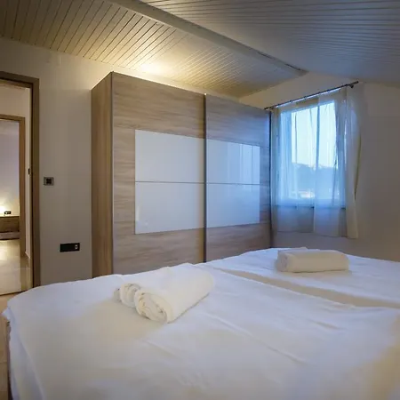 Foric With Outdoor Heated Pool * Rab Town