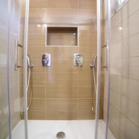 Foric Rab With Heated Pool, Sauna & Gym 公寓 *