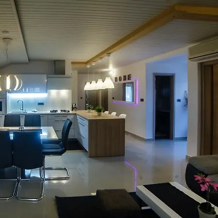 Foric Rab With Heated Pool, Sauna & Gym *