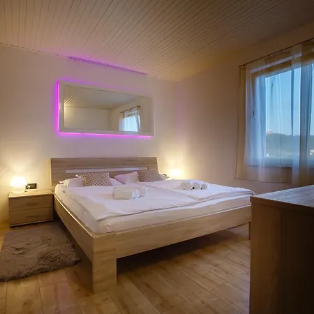 Foric With Outdoor Heated Pool Apartmán