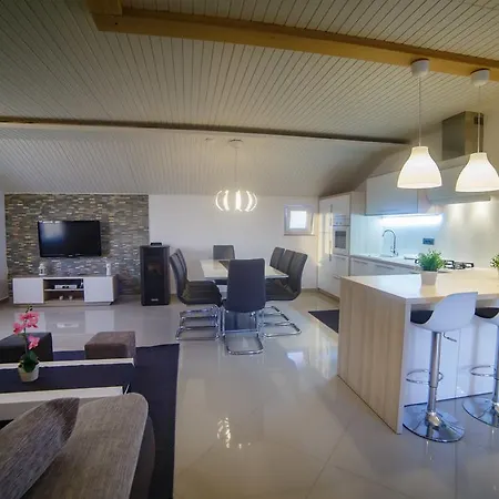 公寓 Foric Rab With Heated Pool, Sauna & Gym 拉布