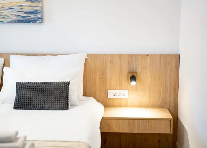 Apartamento Foric Rab With Heated Pool, Sauna & Gym