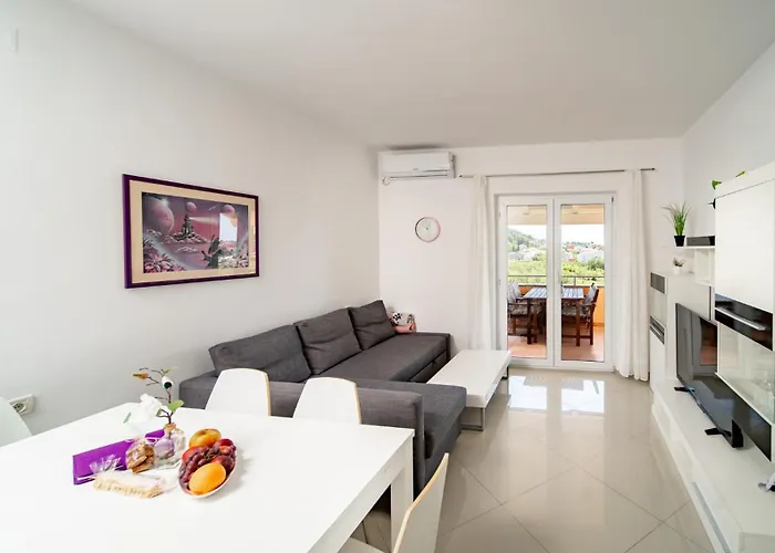 Apartamento Foric Rab With Heated Pool, Sauna & Gym Rab Town