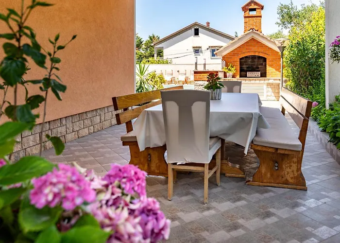 Foric Rab With Heated Pool, Sauna & Gym Apartamento