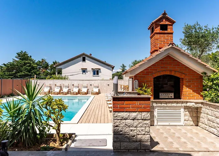 Apartamento Foric Rab With Heated Pool, Sauna & Gym