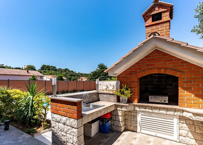 Foric Rab With Heated Pool, Sauna & Gym *