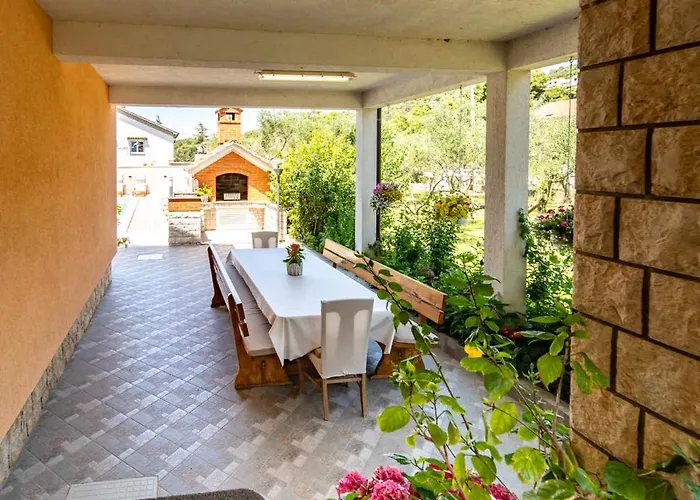 Foric Rab With Heated Pool, Sauna & Gym Apartamento