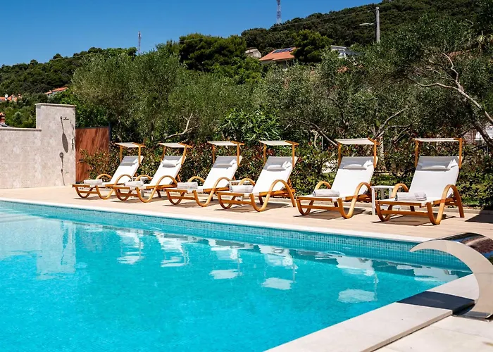 Apartamento Foric Rab With Heated Pool, Sauna & Gym