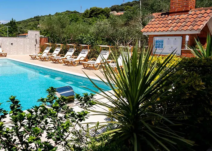 Foric Rab With Heated Pool, Sauna & Gym Apartamento Rab Town