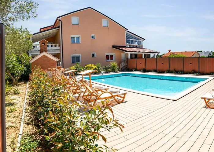 Apartamento Foric Rab With Heated Pool, Sauna & Gym *