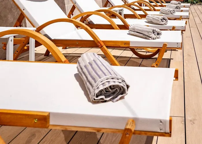 Foric Rab With Heated Pool, Sauna & Gym Apartamento Rab Town