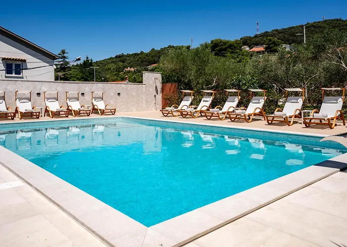 Foric Rab With Heated Pool, Sauna & Gym * Rab Town