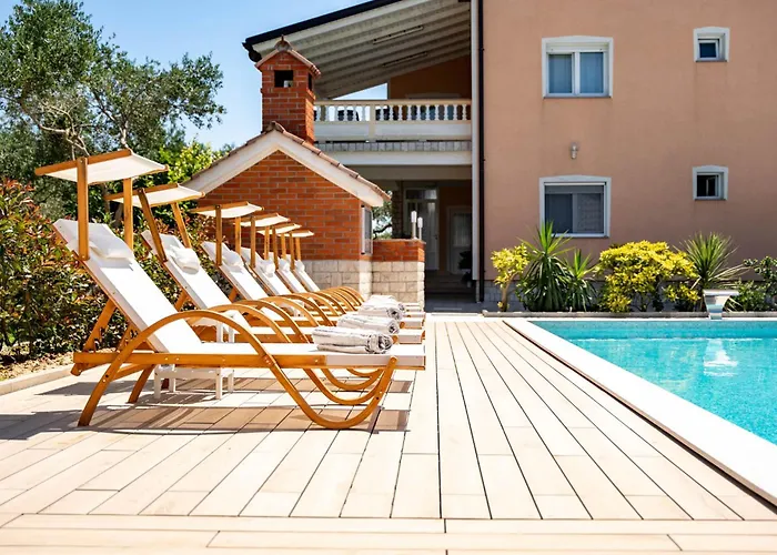 Apartamento Foric Rab With Heated Pool, Sauna & Gym *