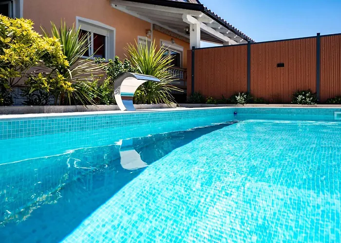 Foric Rab With Heated Pool, Sauna & Gym * Rab Town