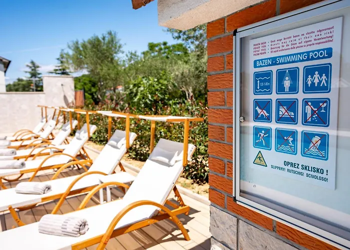 Foric Rab With Heated Pool, Sauna & Gym Apartamento Rab Town