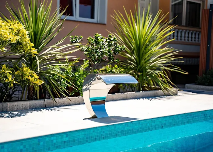 Foric Rab With Heated Pool, Sauna & Gym * Rab Town