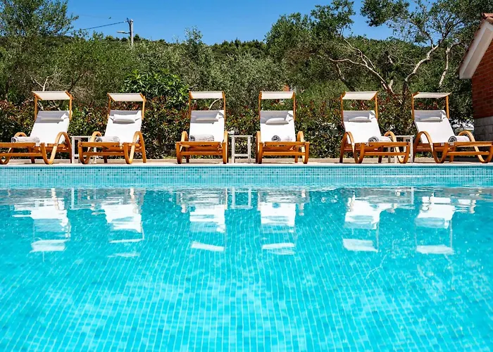 Foric Rab With Heated Pool, Sauna & Gym Apartamento *