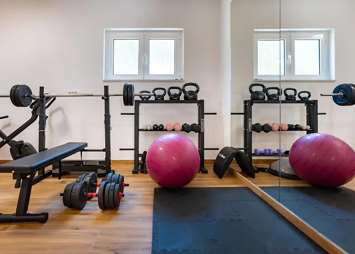 Foric Rab With Heated Pool, Sauna & Gym Apartamento Rab Town