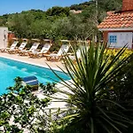 Foric Rab With Heated Pool, Sauna & Gym Apartment Rab Town